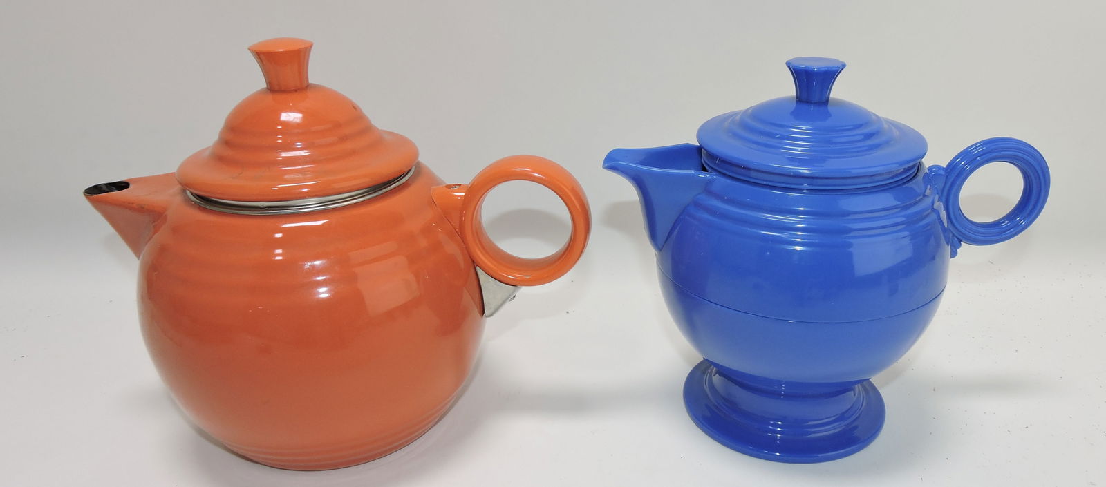 Fiesta Post 86 metal persimmon teapot (1 of 1)