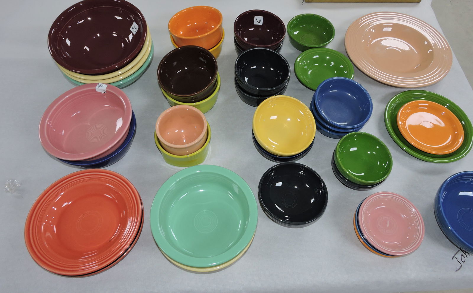 Fiesta Post 86 lot of 39 bowls, mixed (1 of 1)