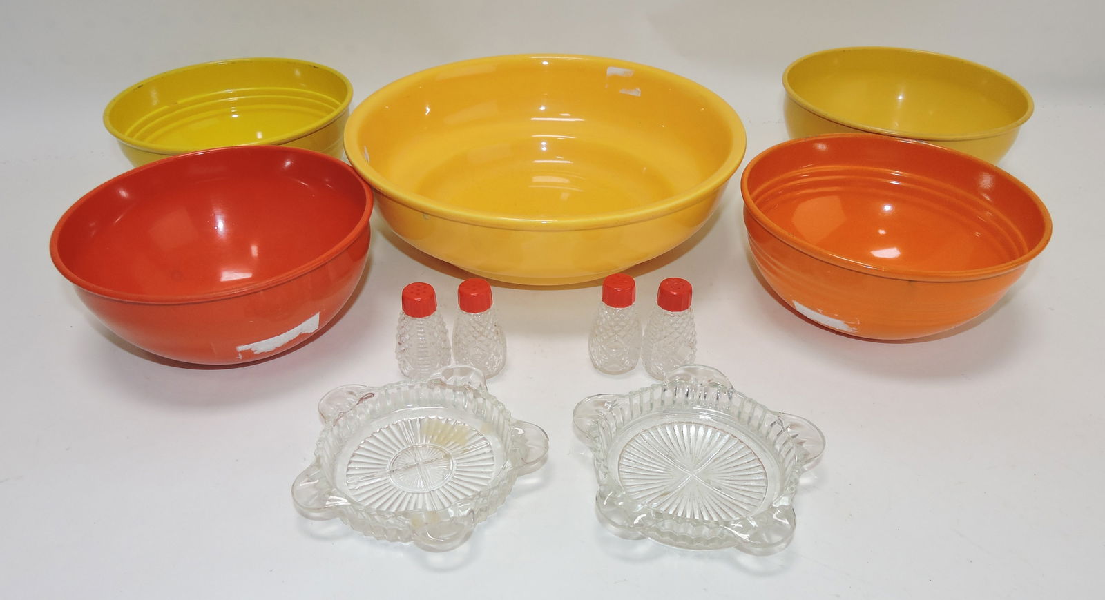 Vintage Betty Crocker bowl, 4 popcorn bowls, (1 of 1)