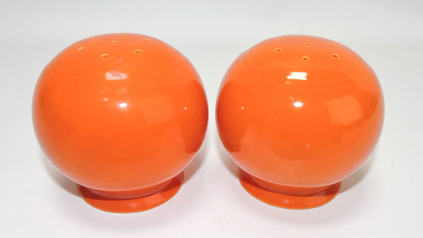 Kitchen Kraft pair of range shakers, (1 of 1)