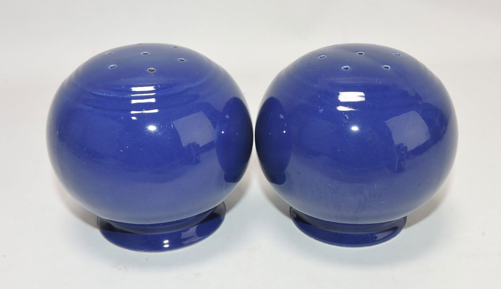 Kitchen Kraft pair of range shakers, (1 of 1)