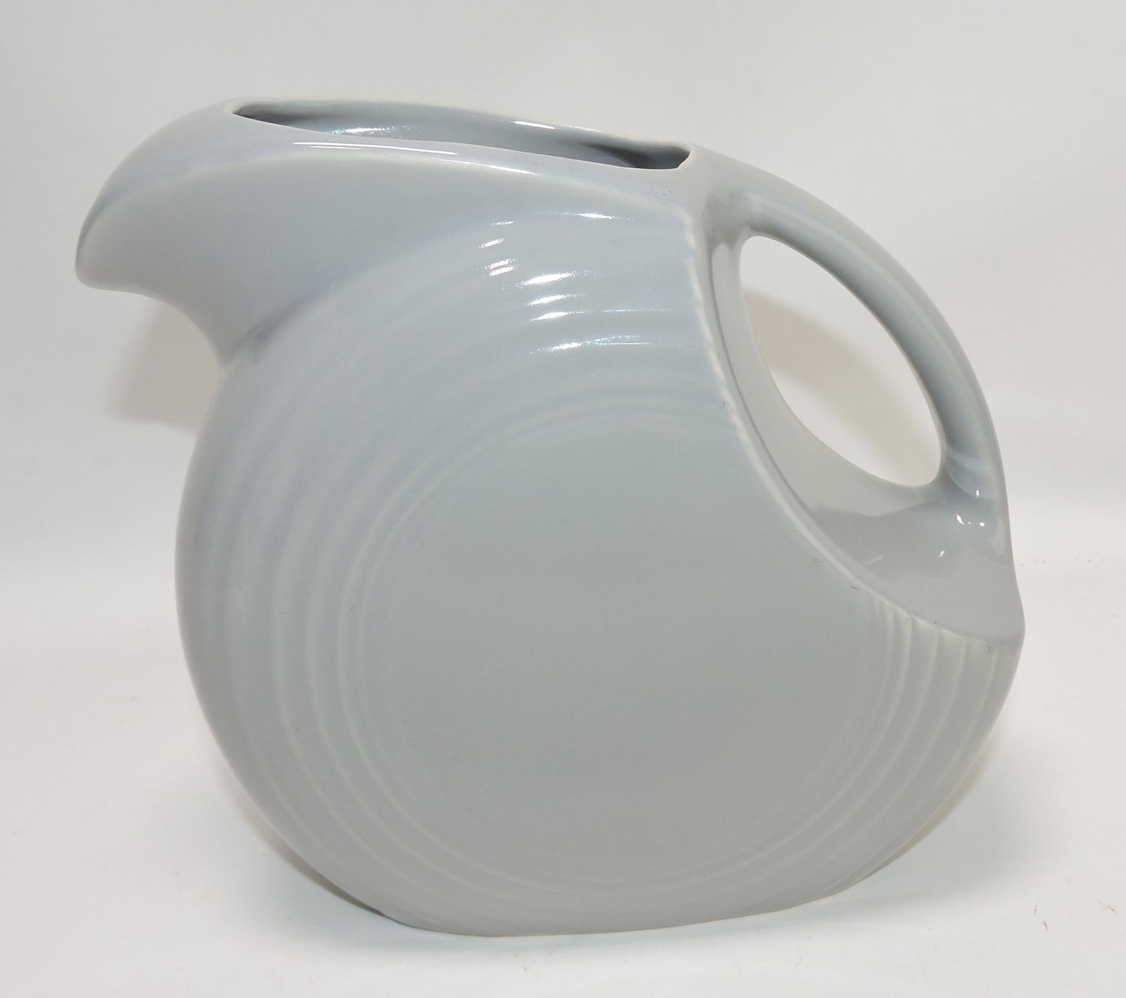 Fiesta disc water pitcher, gray (1 of 1)