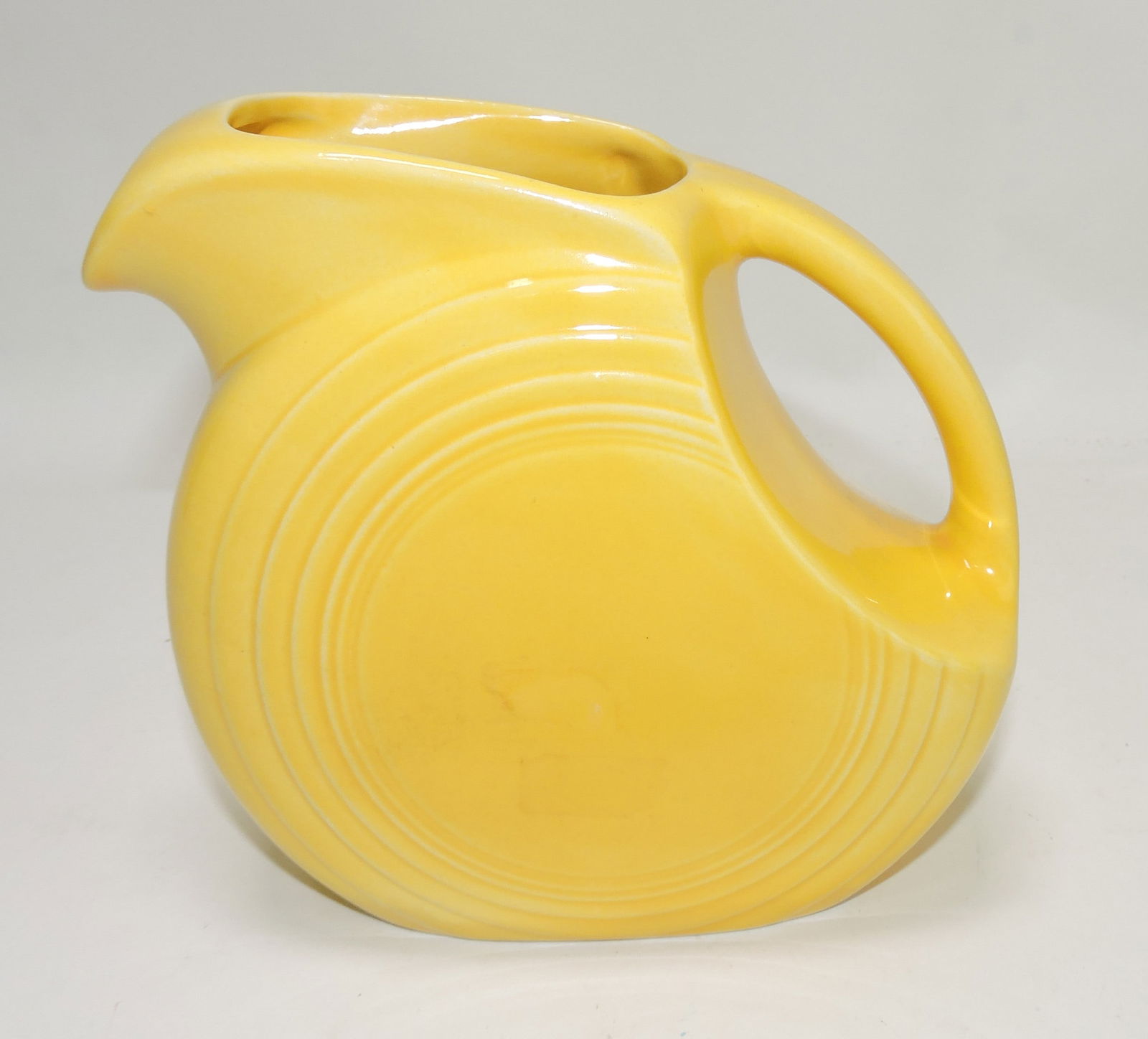 Fiesta disc juice pitcher, Harlequin yellow (1 of 1)