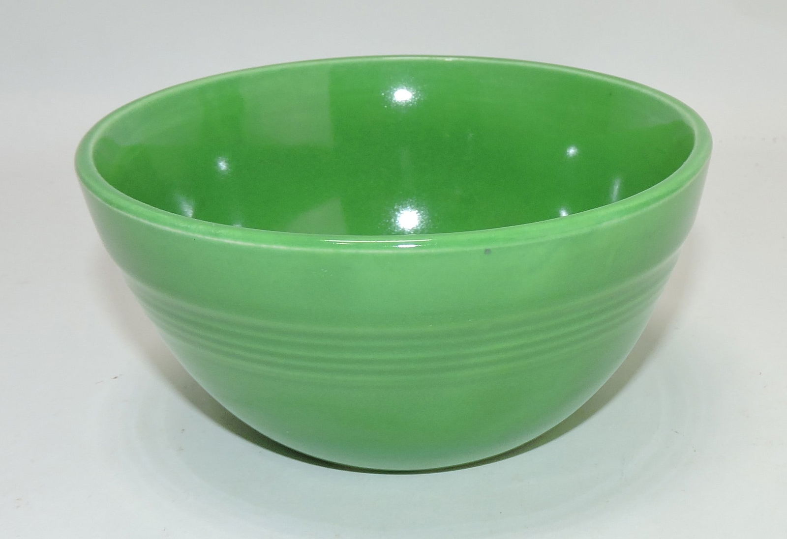 Rare Harlequin 36s bowl, medium green (1 of 1)