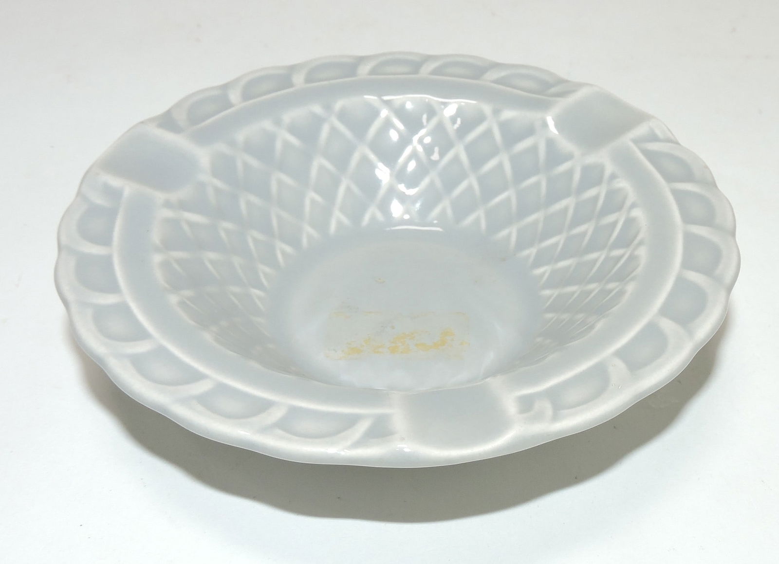 Harlequin basketweave ashtray, (1 of 1)