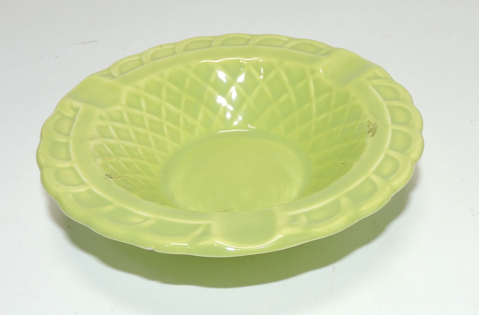 Harlequin basketweave ashtray, (1 of 1)