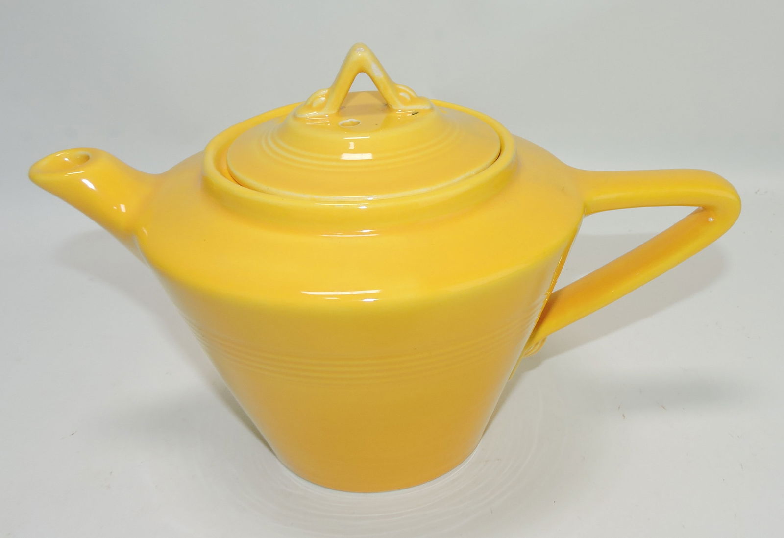 Harlequin teapot, yellow (1 of 1)