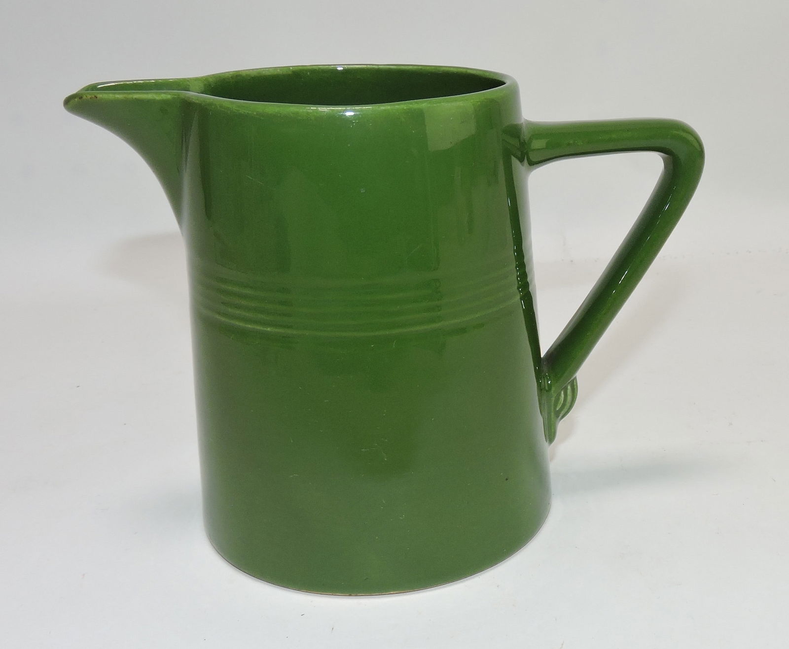 Harlequin 22 oz jug, dark green, minor (1 of 1)