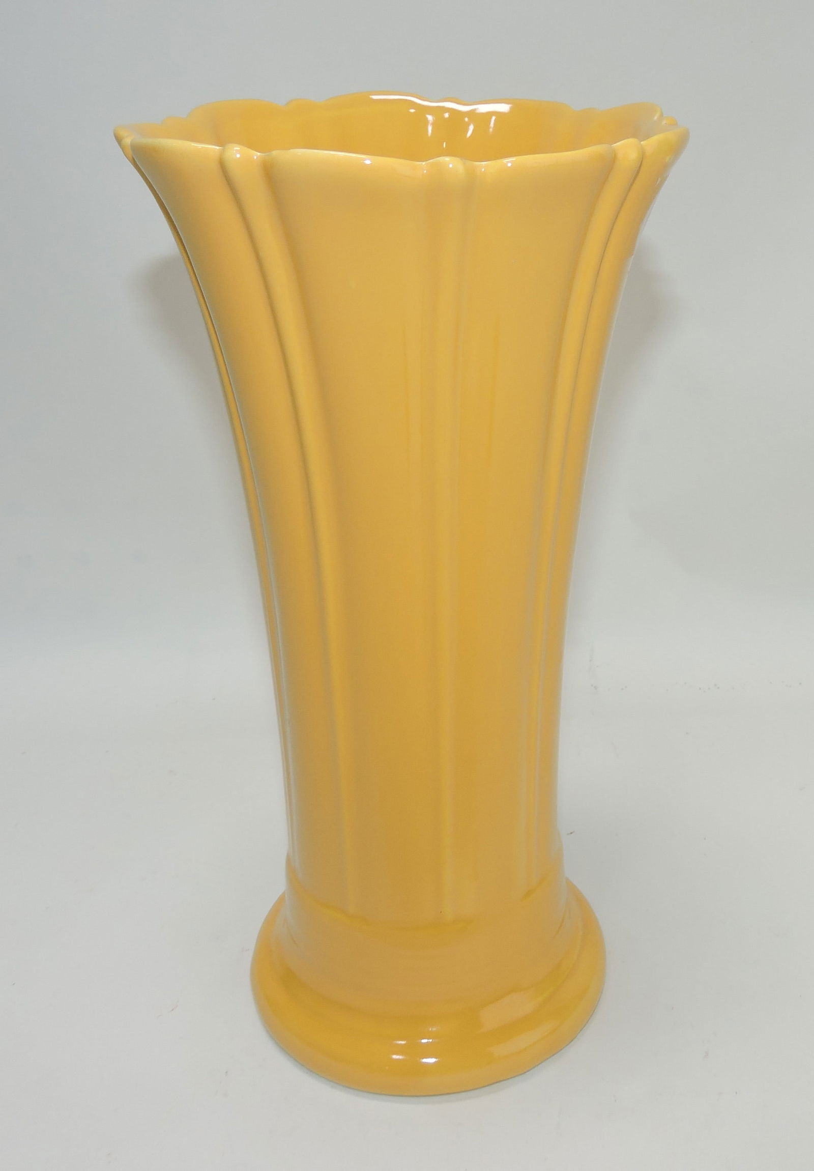 Fiesta 10" flower vase, yellow, minor (1 of 2)