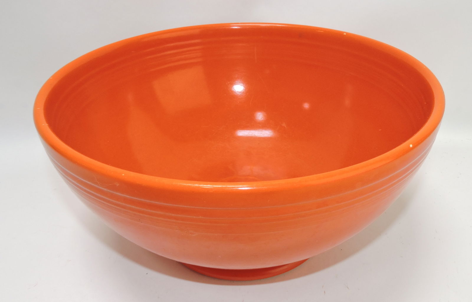 Fiesta footed salad bowl, red, wear (1 of 1)