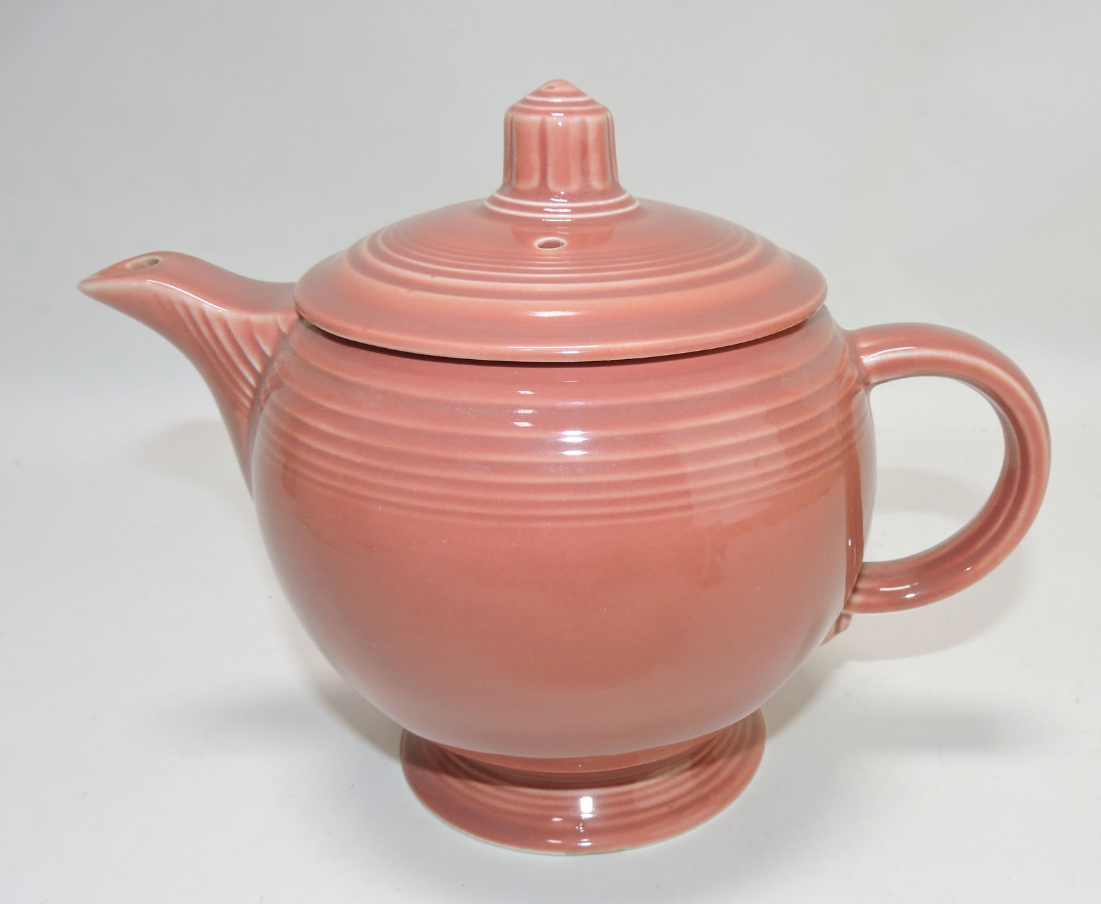 Fiesta medium teapot, rose, nick to (1 of 1)