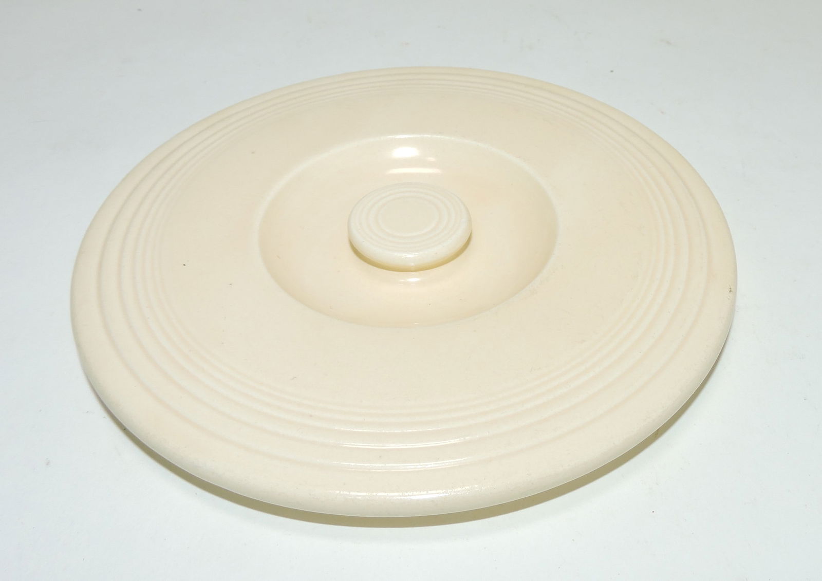 Fiesta #2 mixing bowl lid, ivory,: flea bite to handle