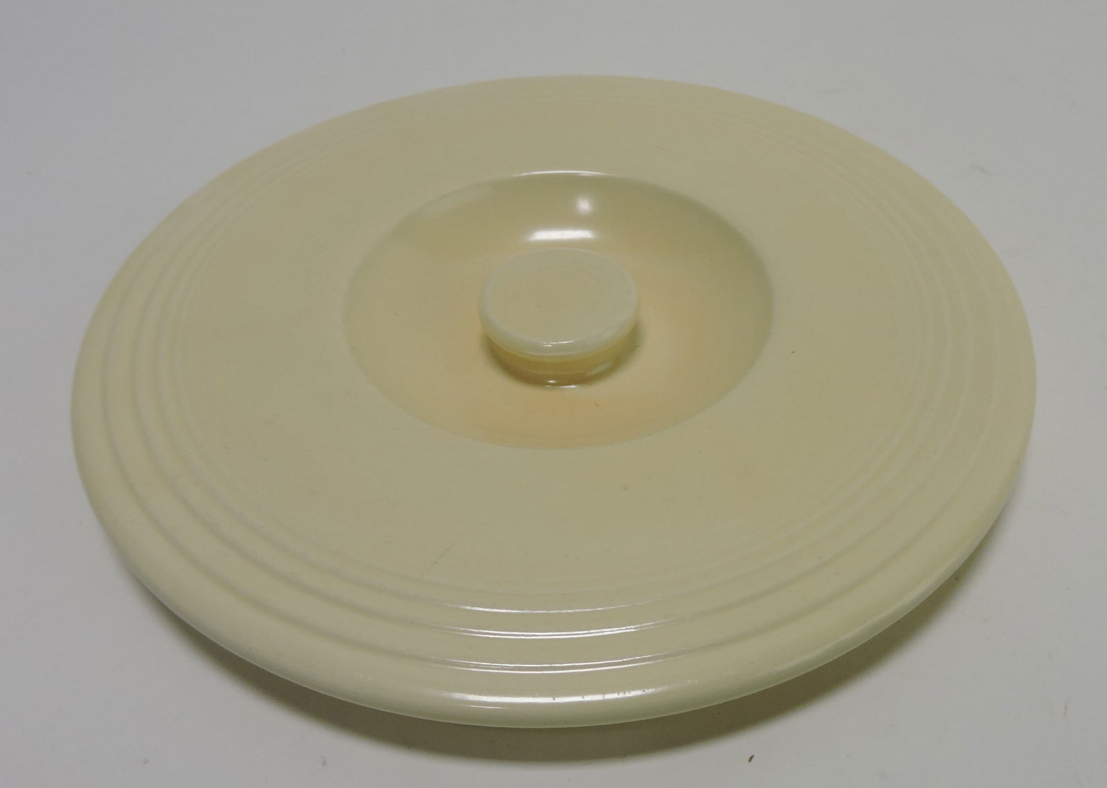 Fiesta #4 mixing bowl lid, ivory (1 of 1)