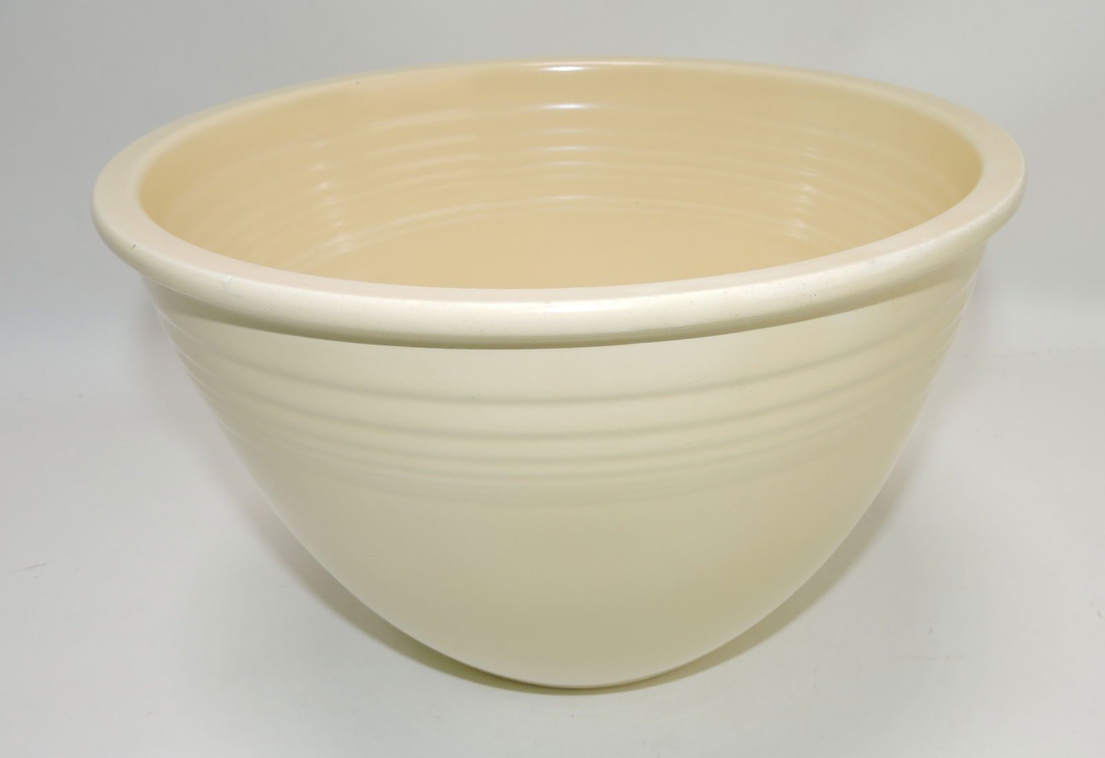 Fiesta #6 mixing bowl, ivory, stains (1 of 1)