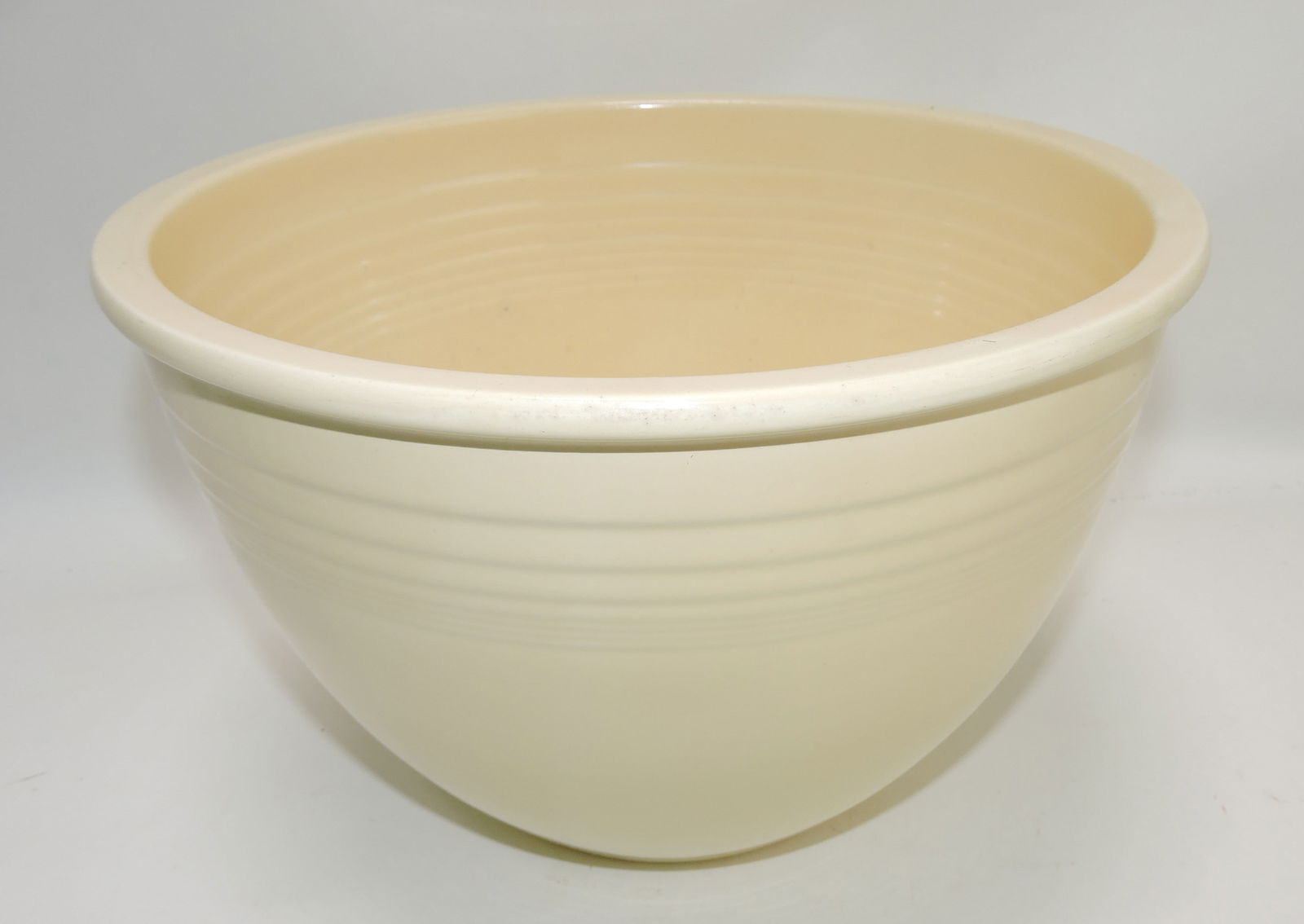 Fiesta #7 mixing bowl, ivory (1 of 1)