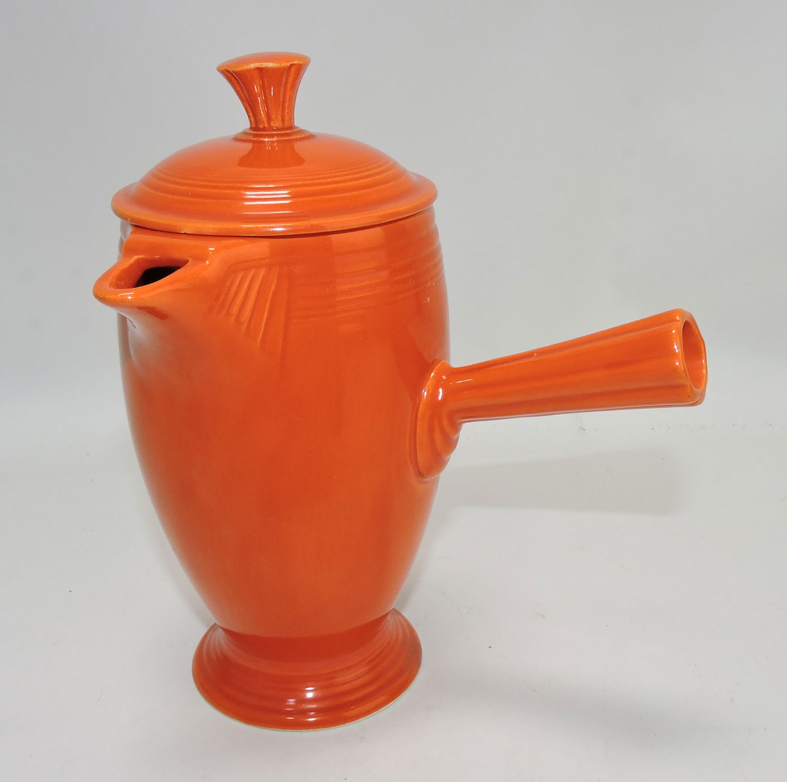 Fiesta demitasse coffee pot, red, rim (1 of 1)