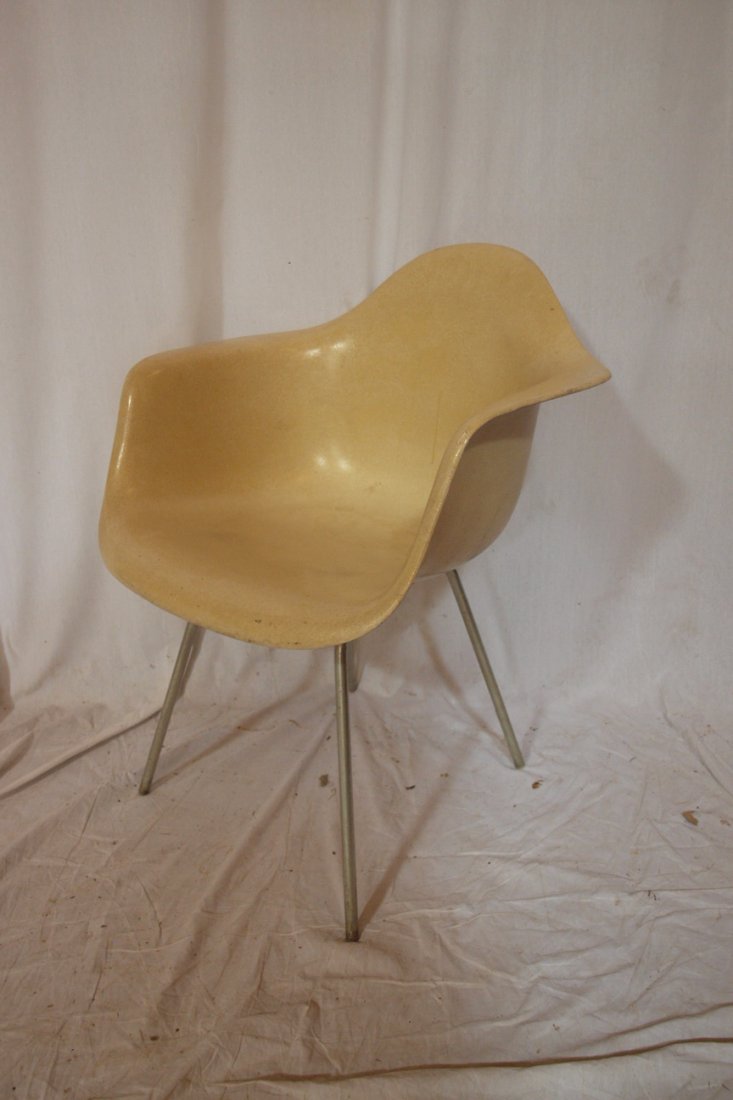 Herman Miller (signed) 1950's Modern Retro fiberglass: Herman Miller (signed) 1950's Modern Retro fiberglass shell chair