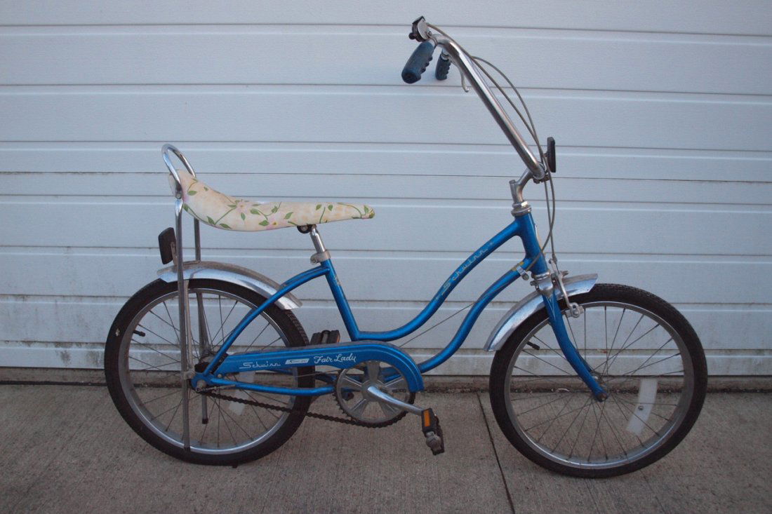 Schwinn Fair Lady Stingray 3 speed girl's bicycle wit: Schwinn Fair Lady Stingray 3 speed girl's bicycle with flowered banana seat
