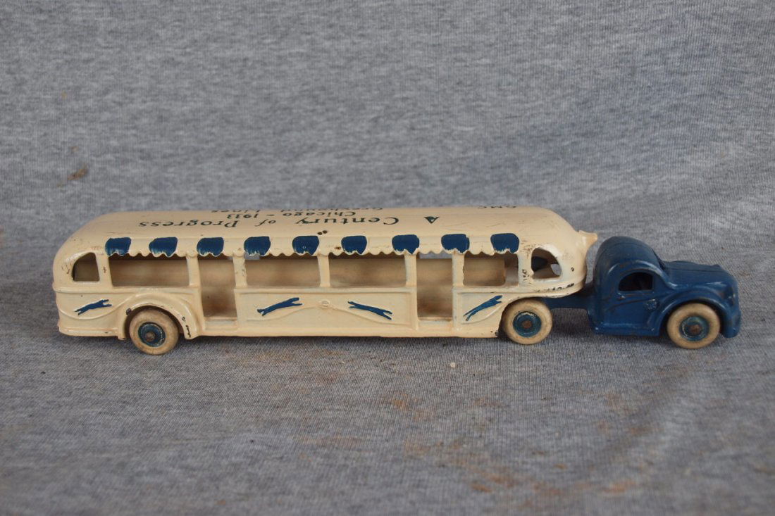 Arcade cast iron Century of Progress, Chicago 1933 G: Arcade cast iron Century of Progress, Chicago 1933 GMC Grayhound Lines bus in original condition, 11 1/2"