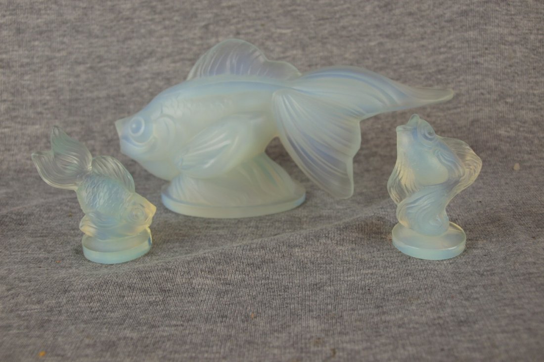 Sabino art glass lot of 3 gold fish paperweights: Sabino art glass lot of 3 gold fish paperweights
