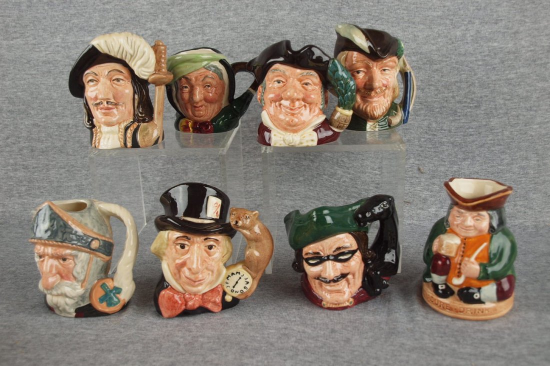 Royal Doulton lot of 8 small toby jugs - Athos, Sair