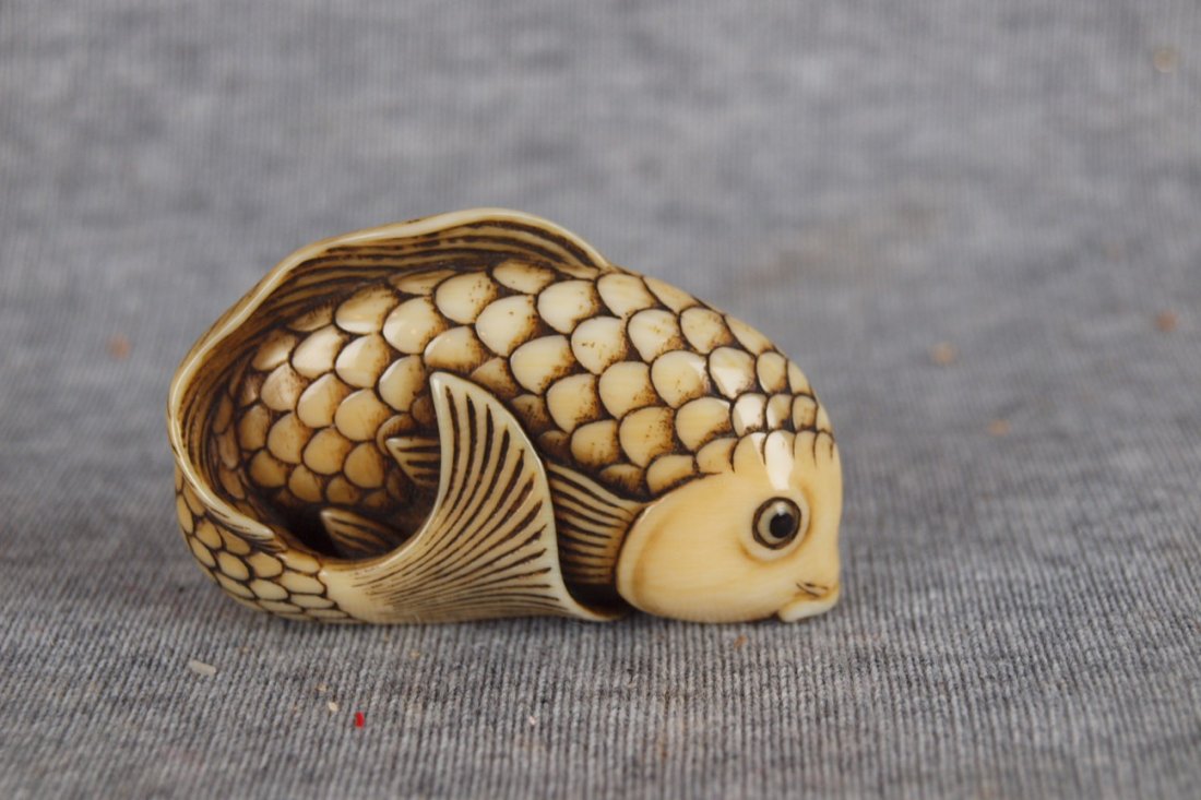 Early antique ivory netsuke of a carp, 2" : Early antique ivory netsuke of a carp, 2"