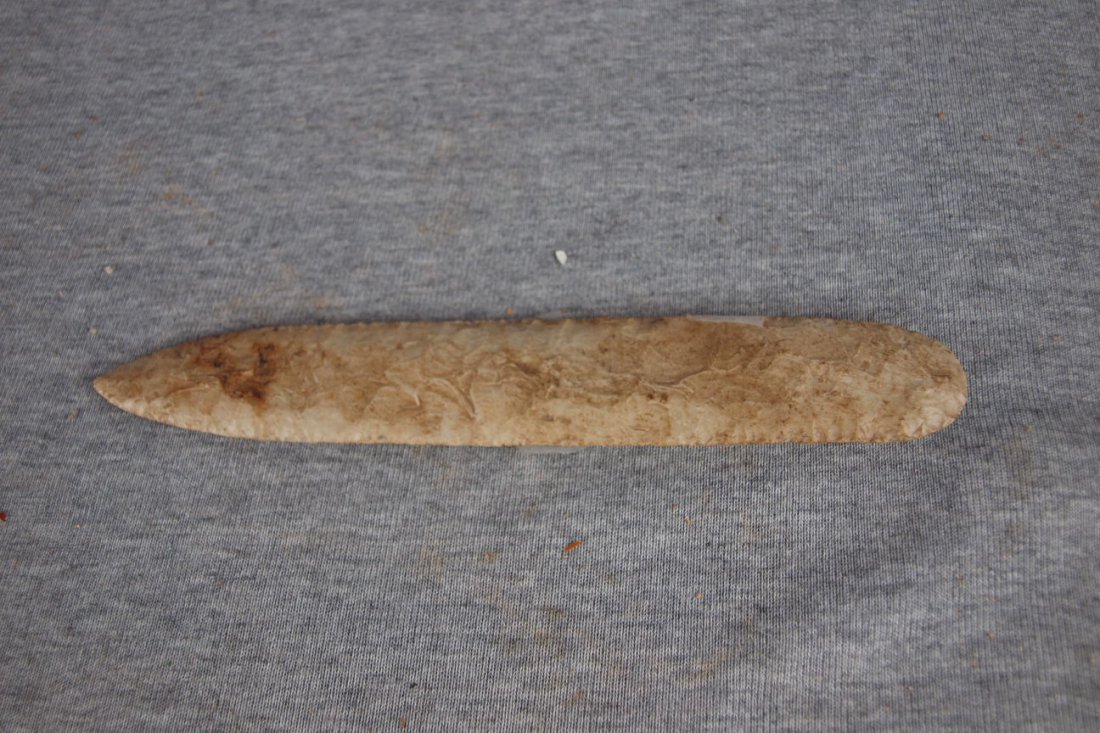 Indian artifact agate basin Paleo spear point, 9" : Indian artifact agate basin Paleo spear point, 9"