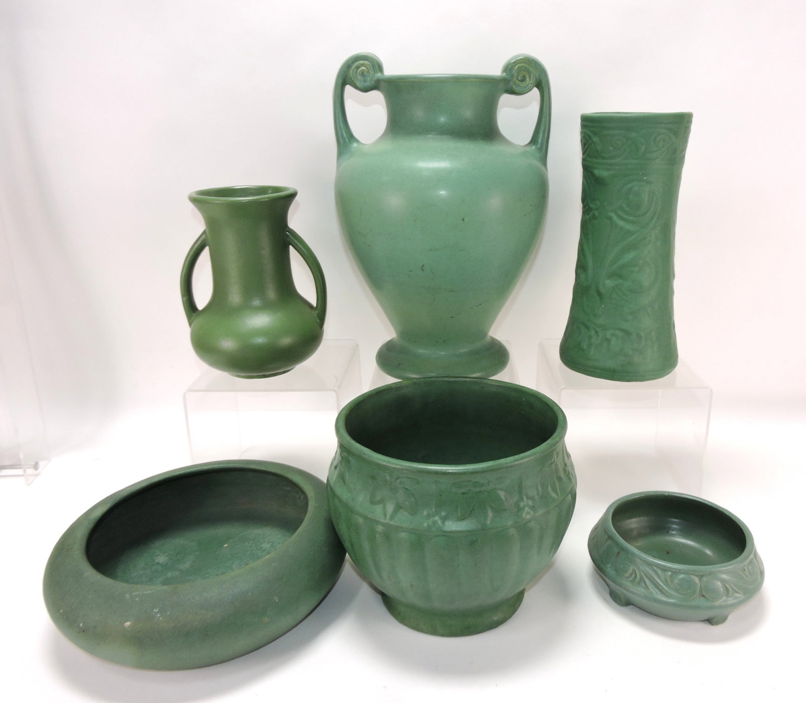 Matte green lot of 6 vases/planters, (1 of 1)