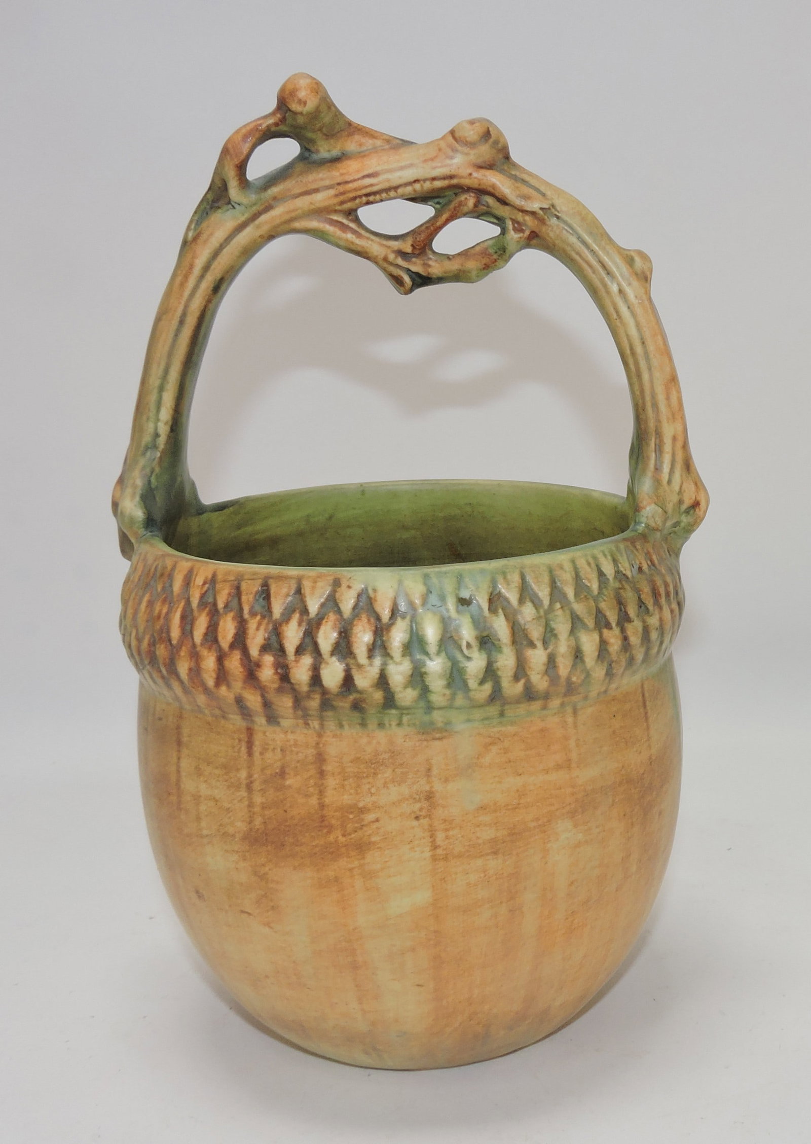 Weller Acorn basket, 9 1/2": .