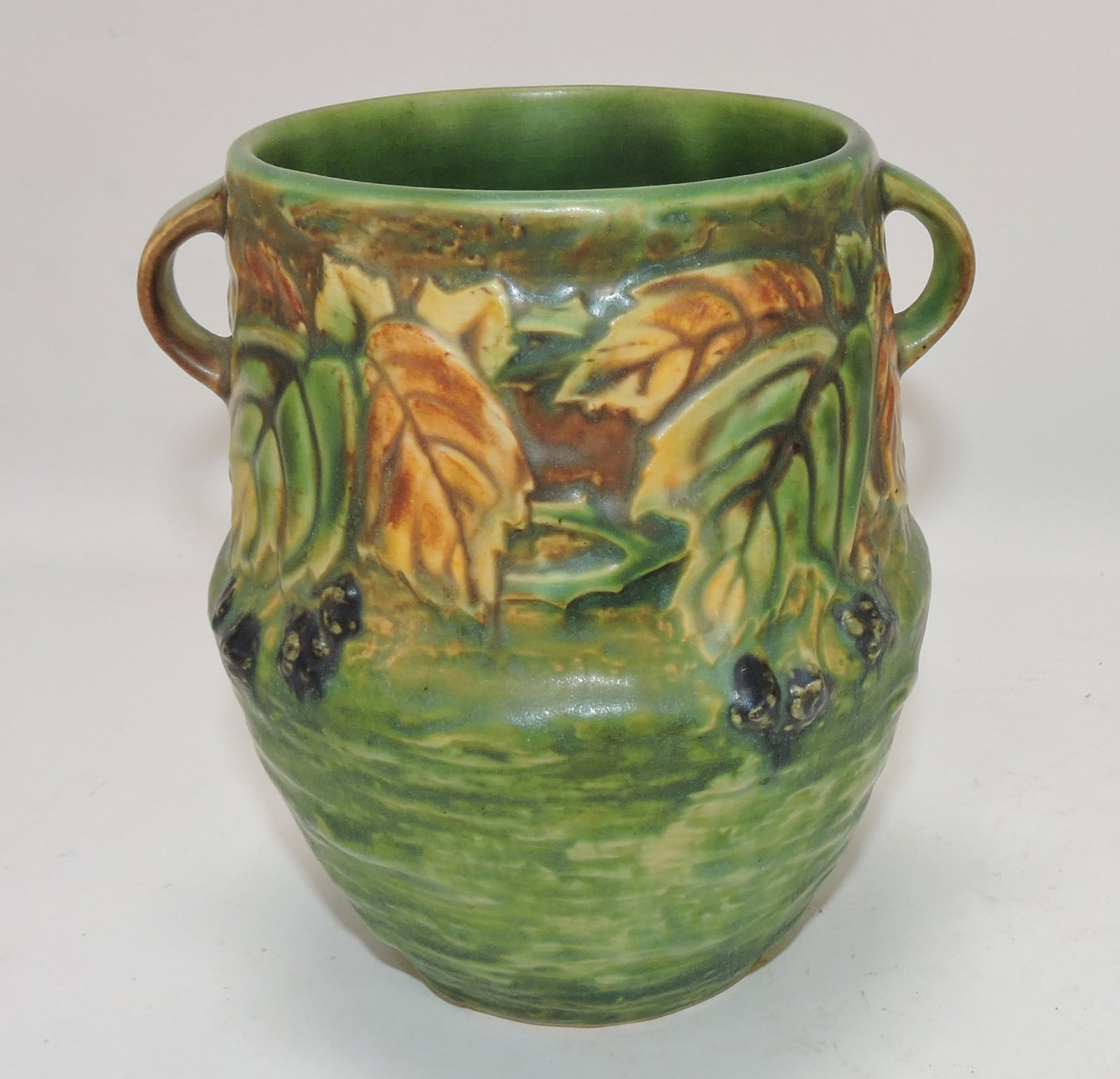 Roseville Blackberry vase, 6" (1 of 1)