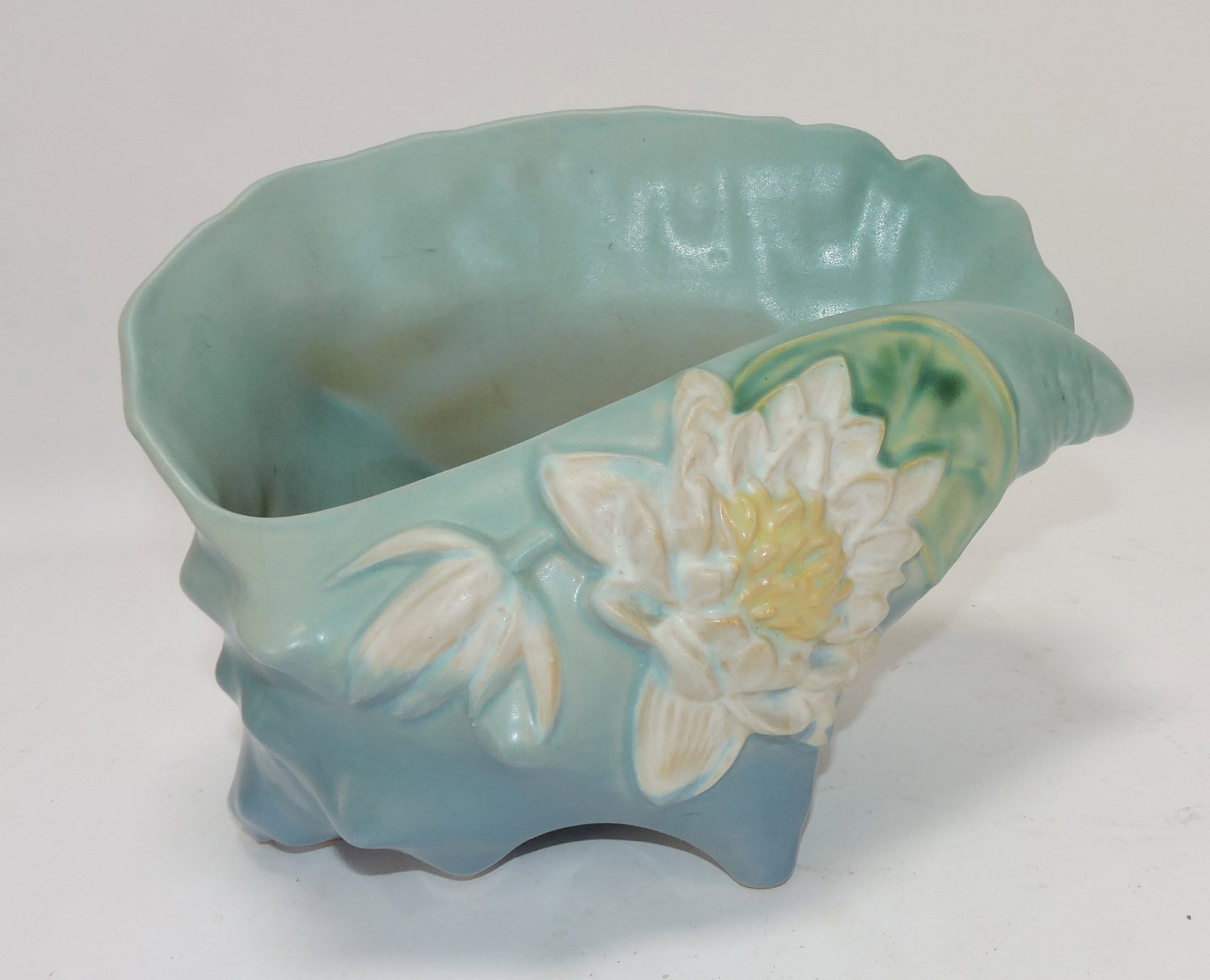 Roseville blue Water Lily shell planter, (1 of 1)