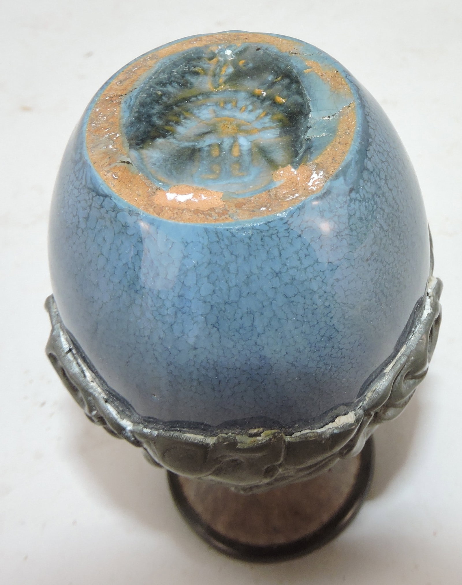 Pottery vase with flower embossed - 2