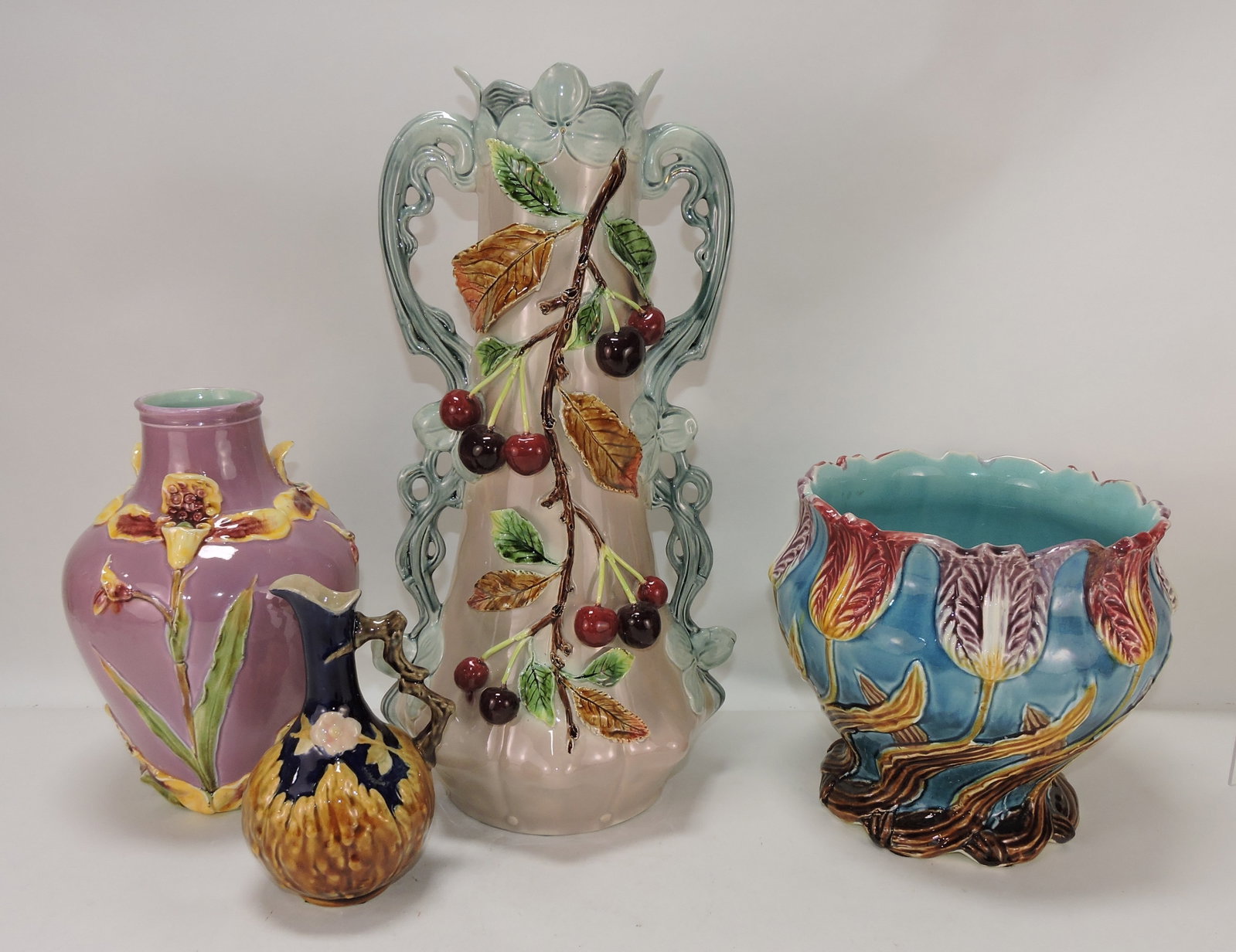 Continental majolica lot of 4 pieces, (1 of 1)