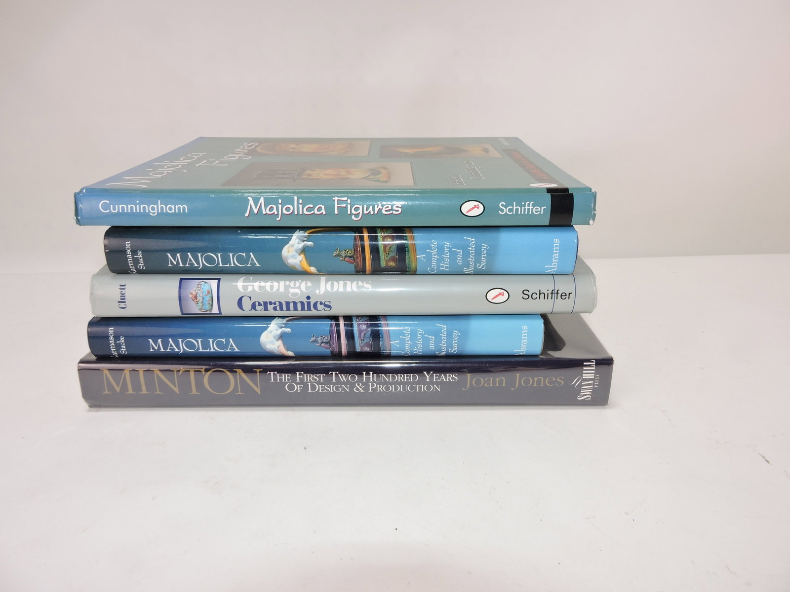 Majolica lot of 5 reference books: .