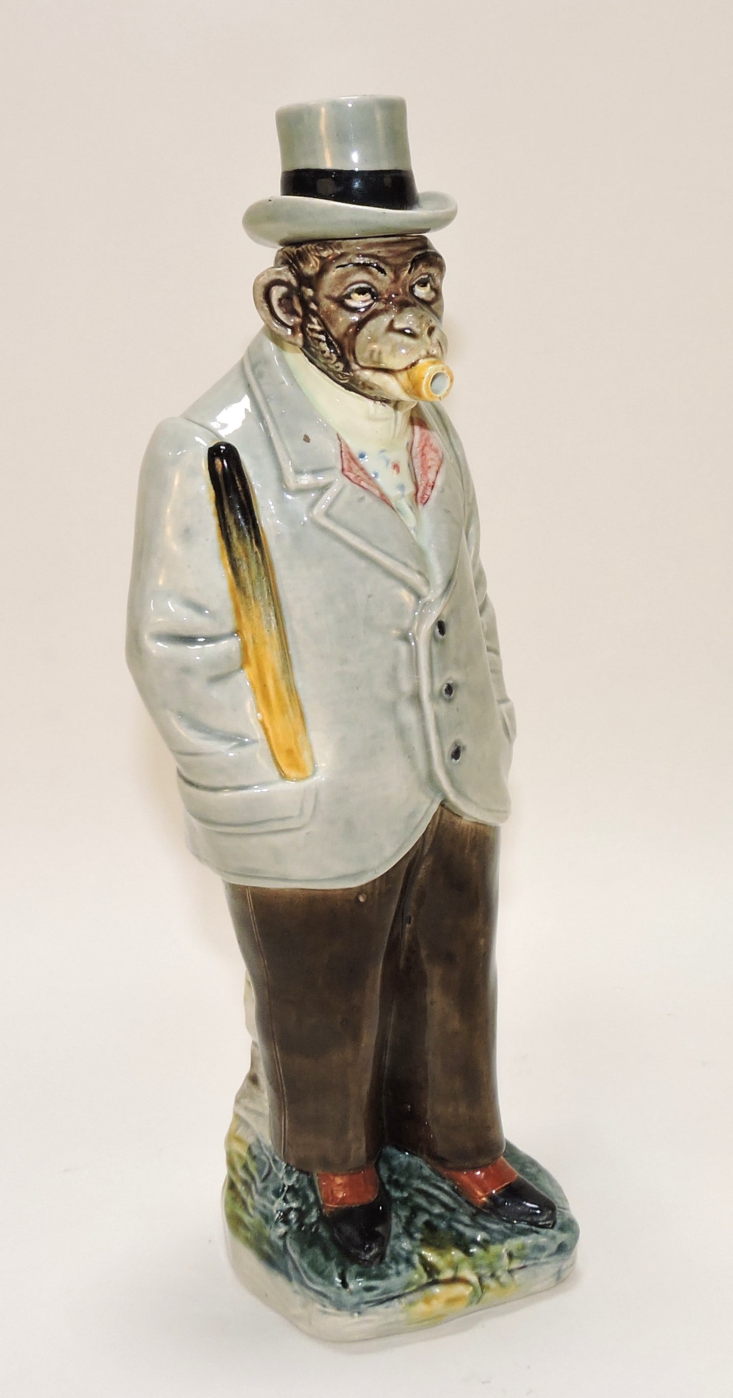 B & L Gesetzl Gesch majolica (1 of 2)