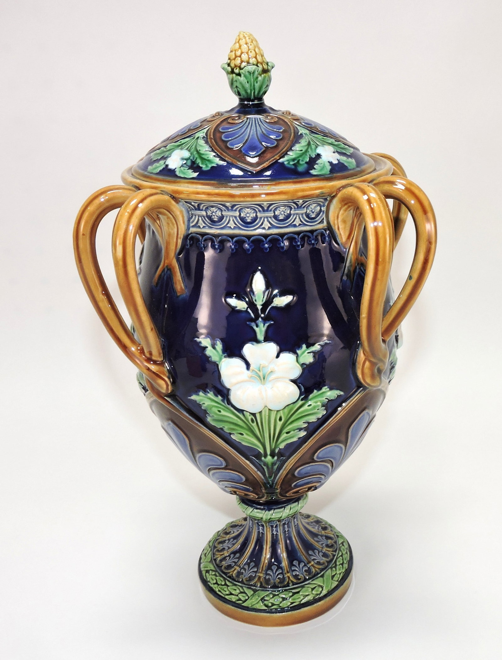 Minton shrewsberry majolica covered (1 of 2)