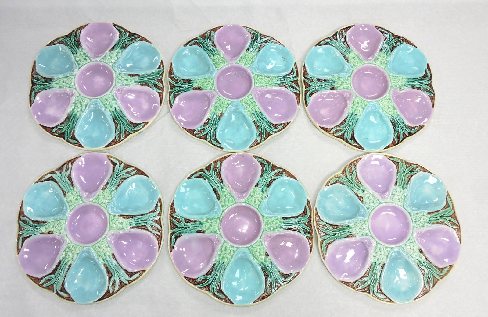 Majolica set of 6 - 10" six well: oyster plates, alternating pink & turquoise wells