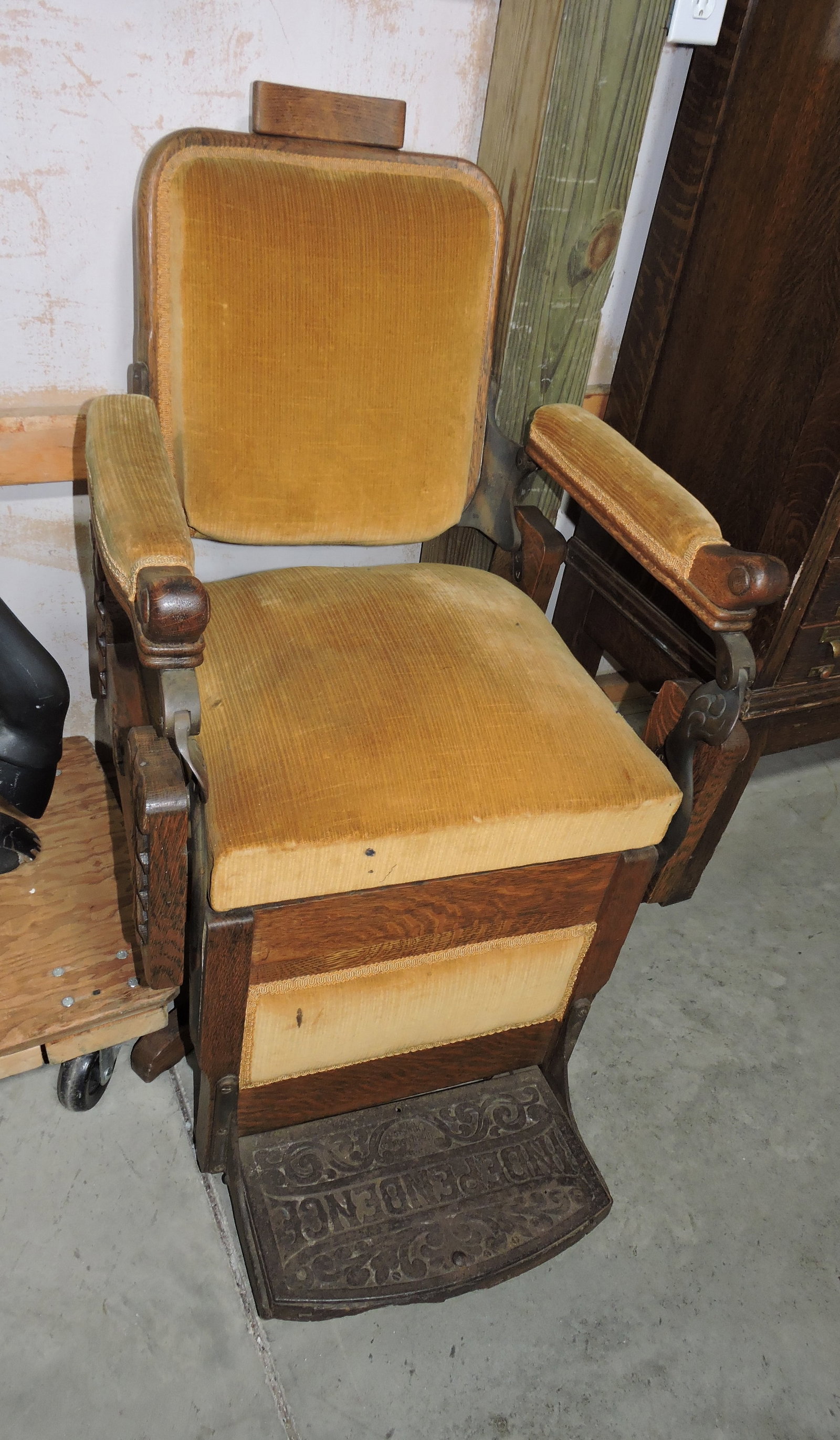 Independence oak barber chair, 42"h: .