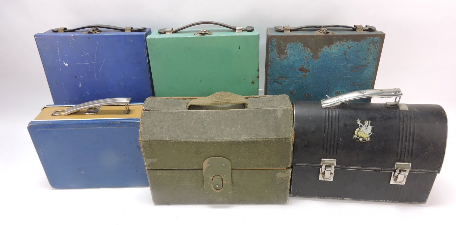 Lot of 6 lunch boxes with thermoses: .