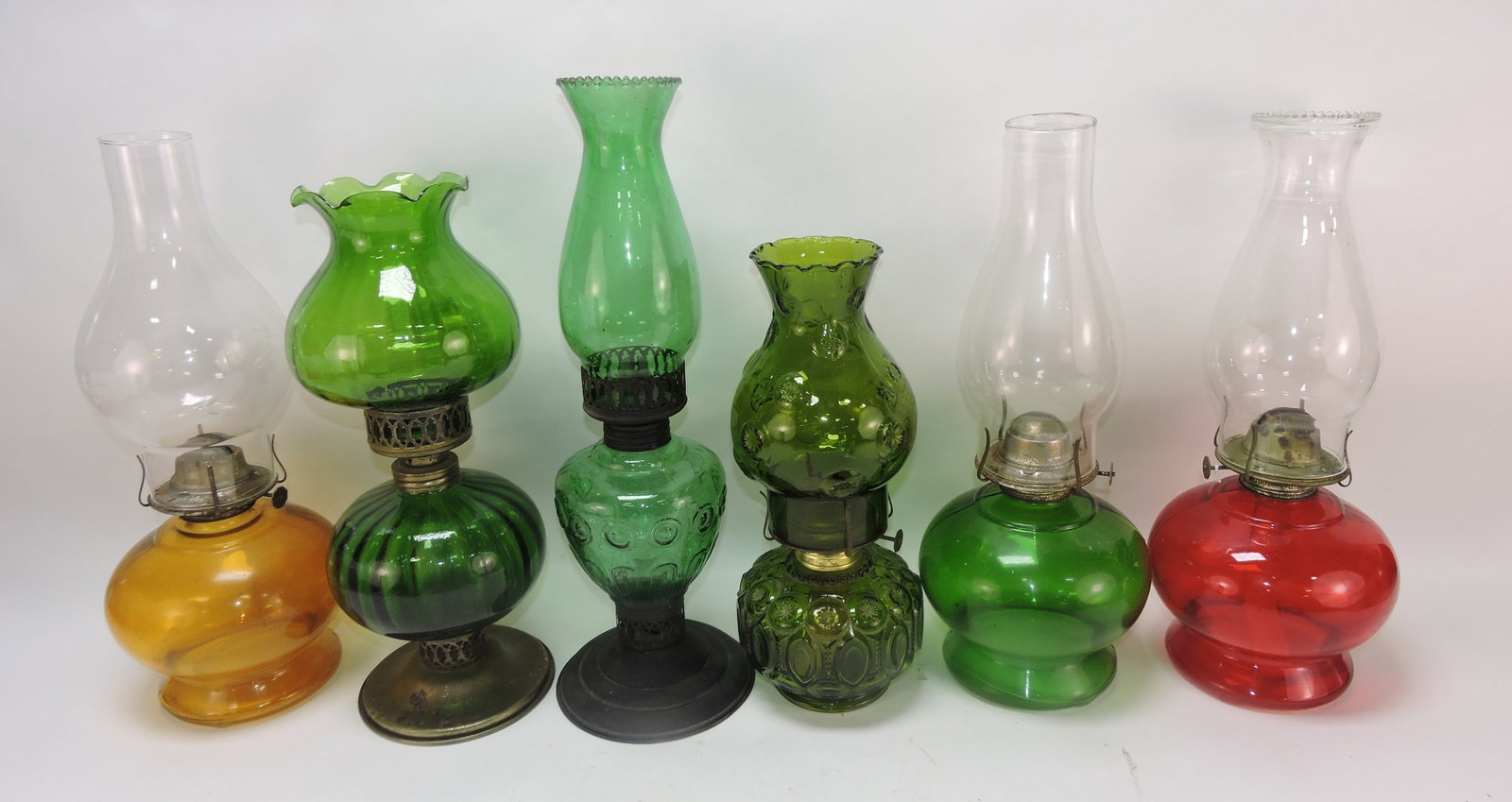 Lot of 6 oil lamps: .