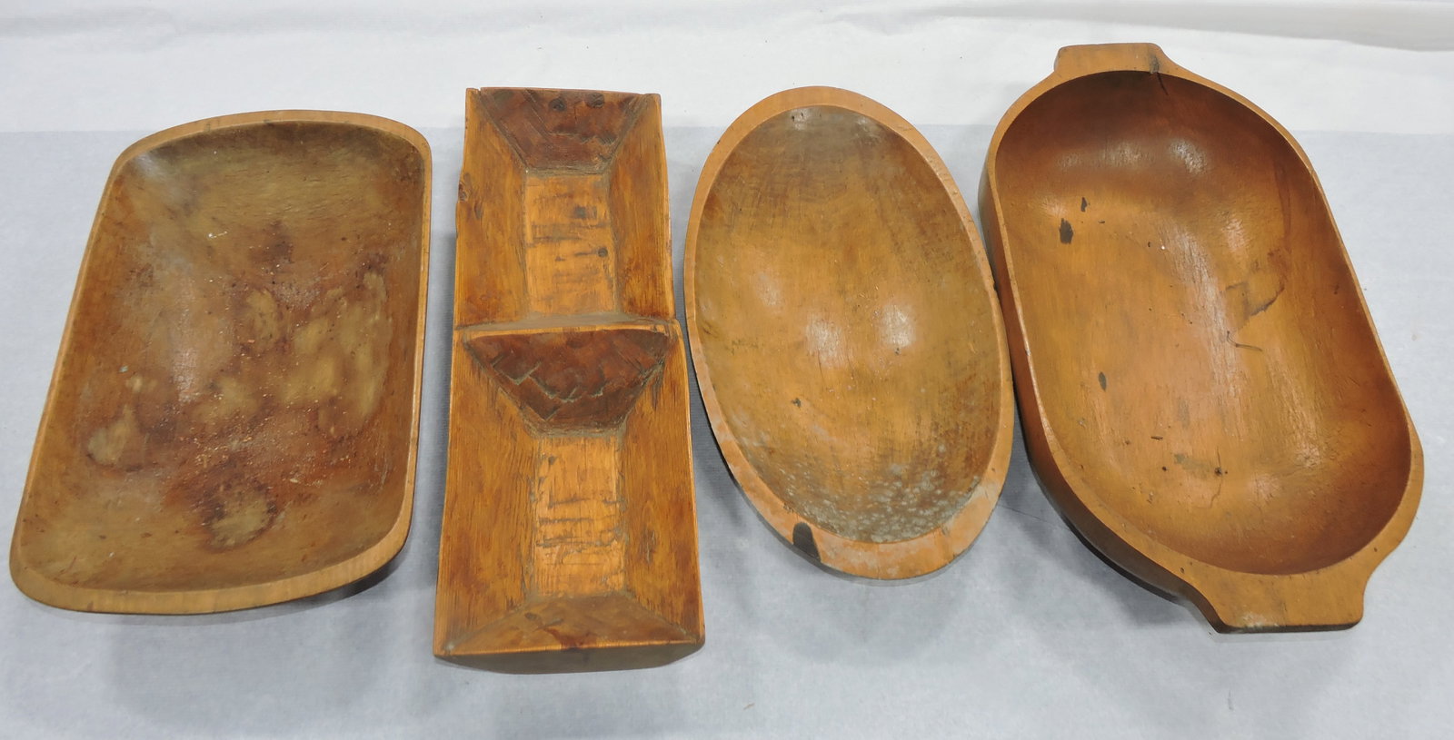 Lot of 4 wooden bowls, 17 1/2" to: 21 1/2"
