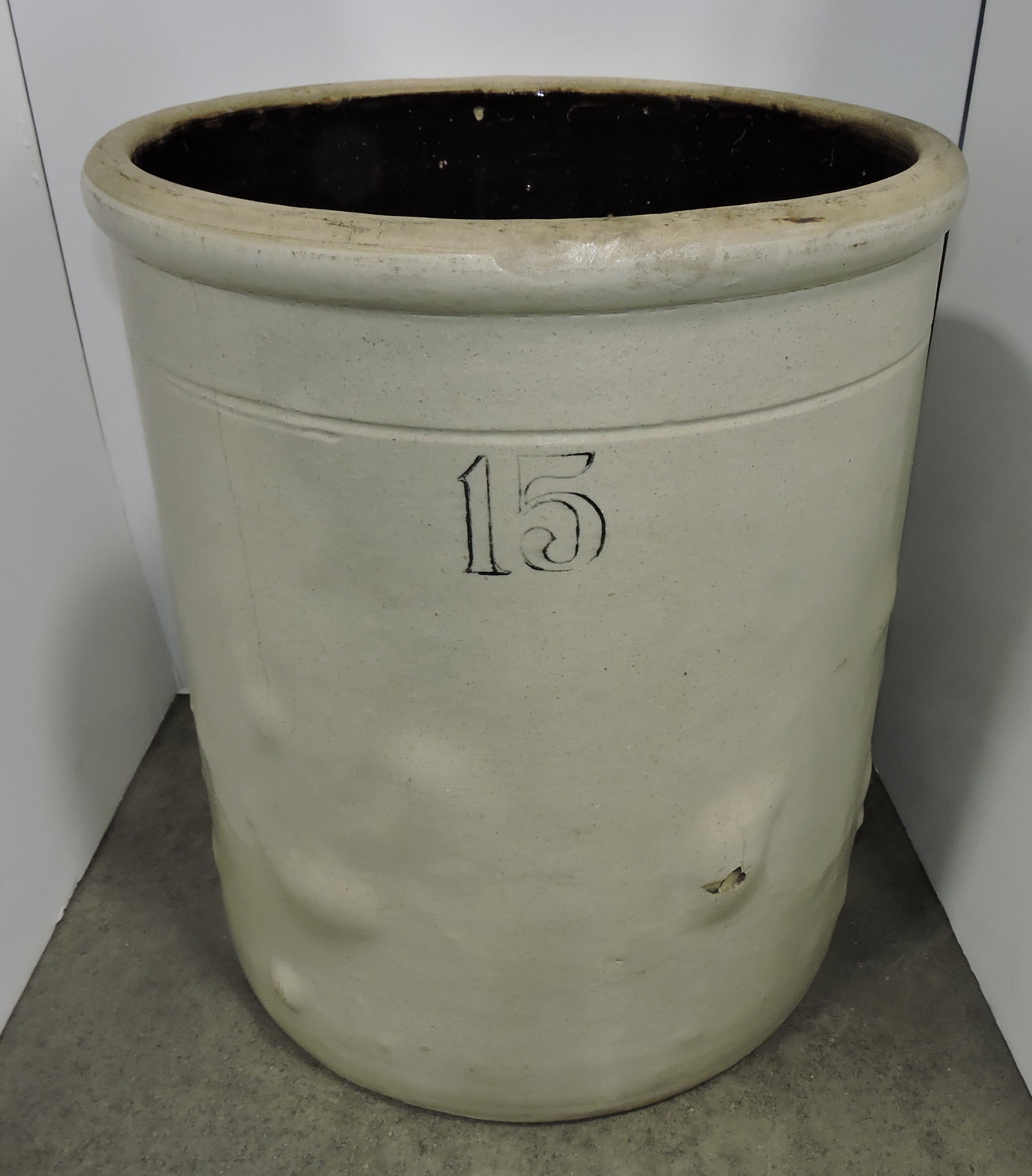 Fifteen gallon crock, hairline, chips, 20": .