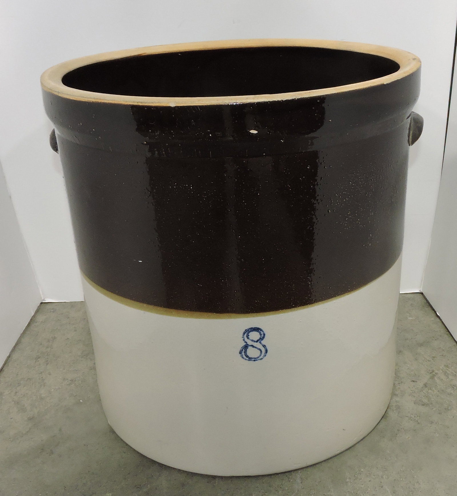 Brown/white 8 gallon crock, 15" (1 of 1)