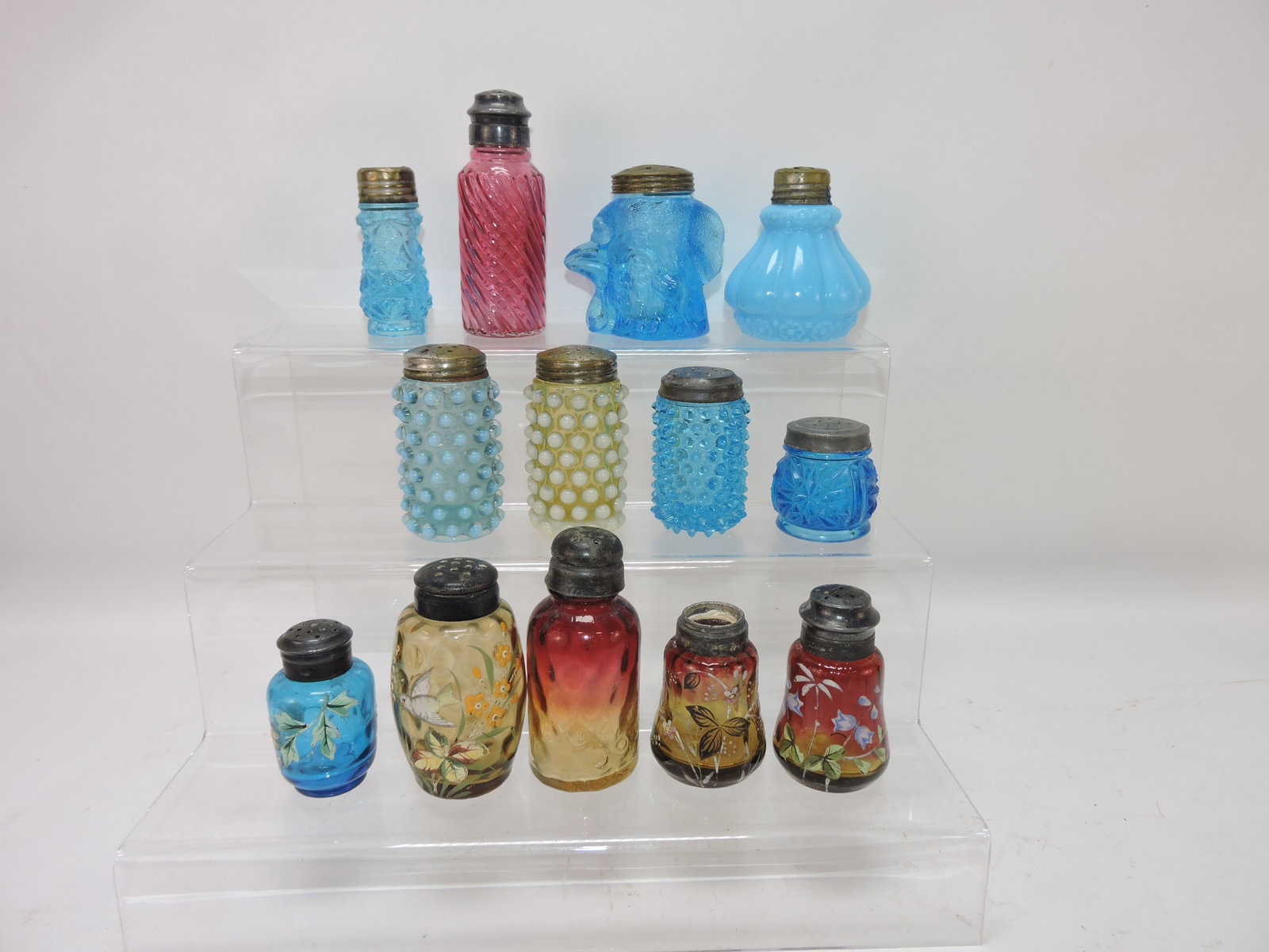 Lot of 11 glass shakers, 2" to 4 1/2": .