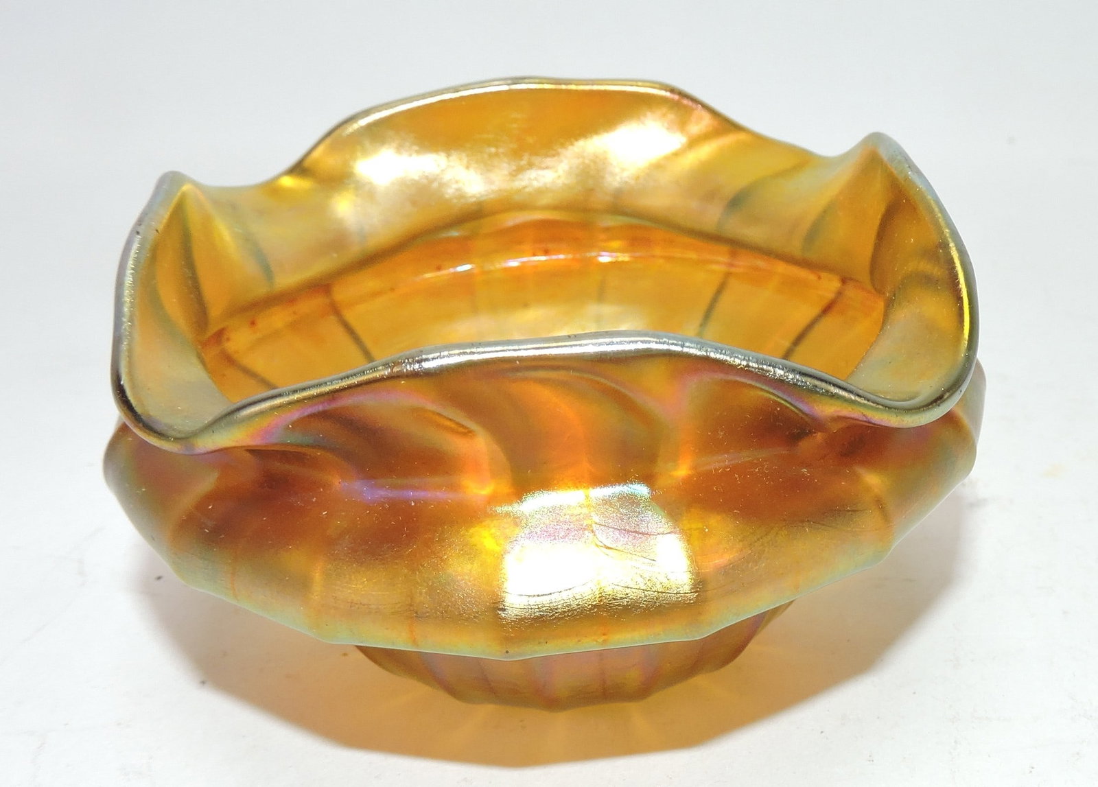 Quezal gold iridescent salt cellar,: 3 1/2"