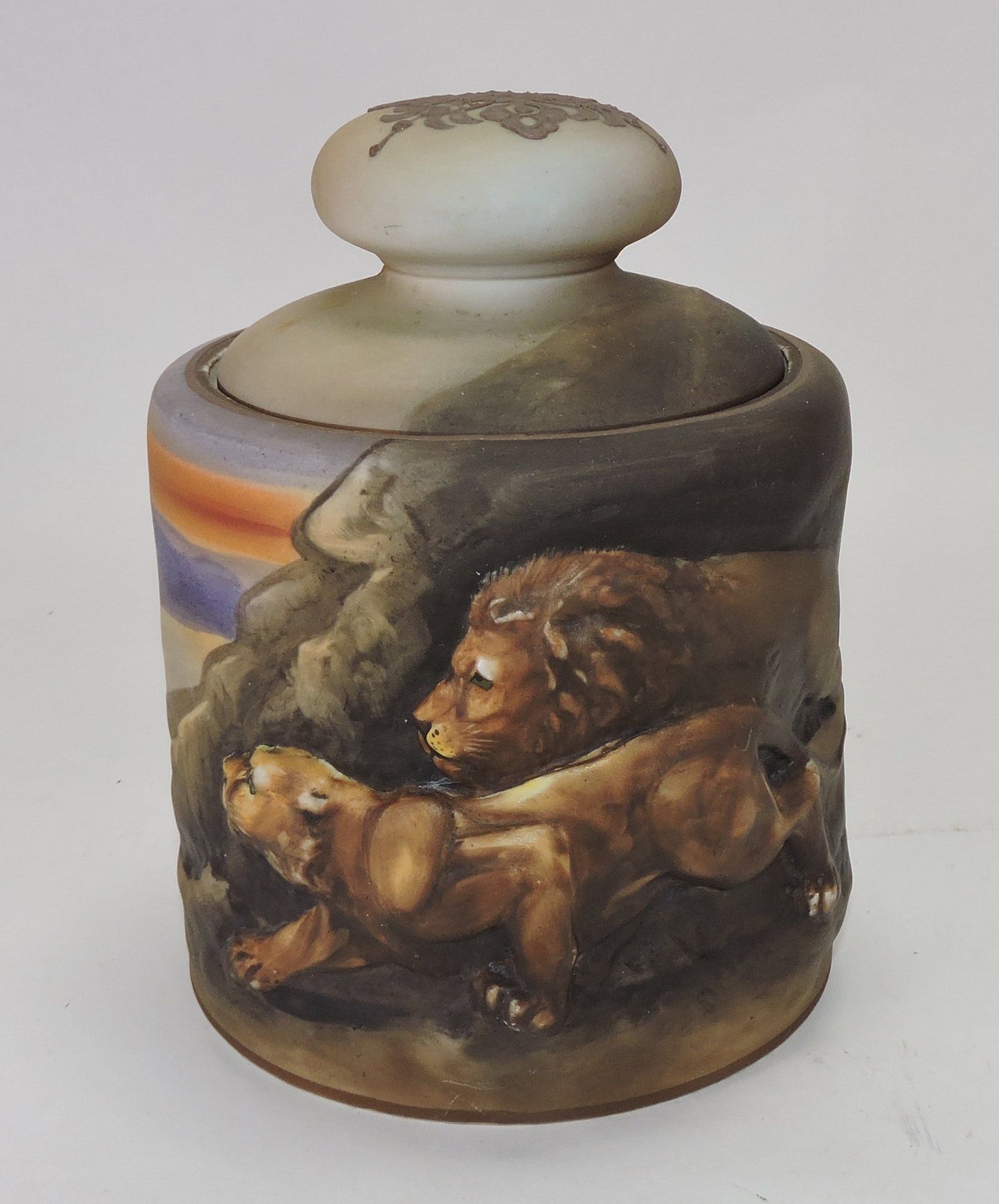 Nippon porcelain humidor with lion (1 of 1)
