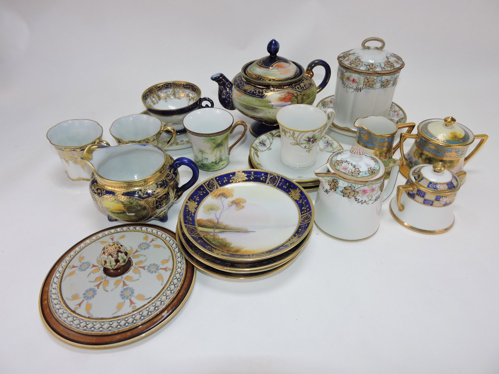 Nippon lot of assorted items, various: condition. The Dwight & Helen Wilmoth Collection