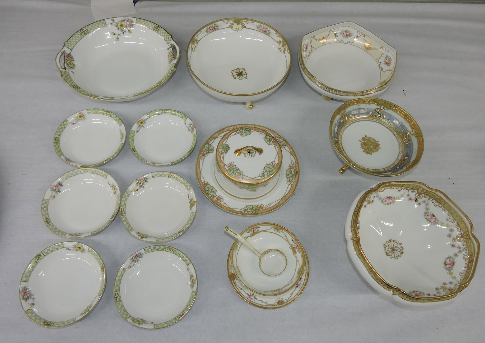 Nippon lot of assorted bowls, (1 of 1)