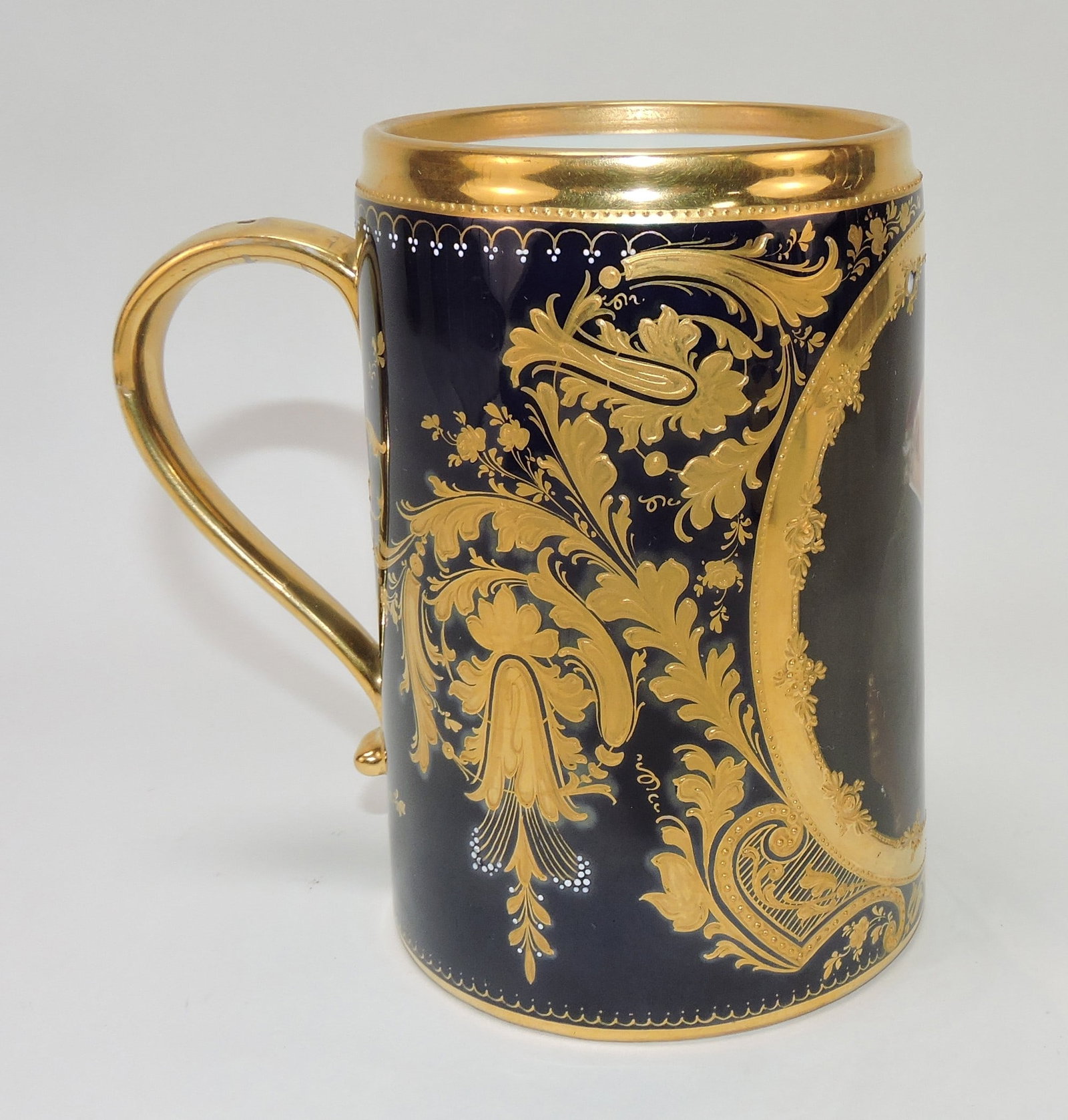 Royal Vienna Austrian Beehive (1 of 2)