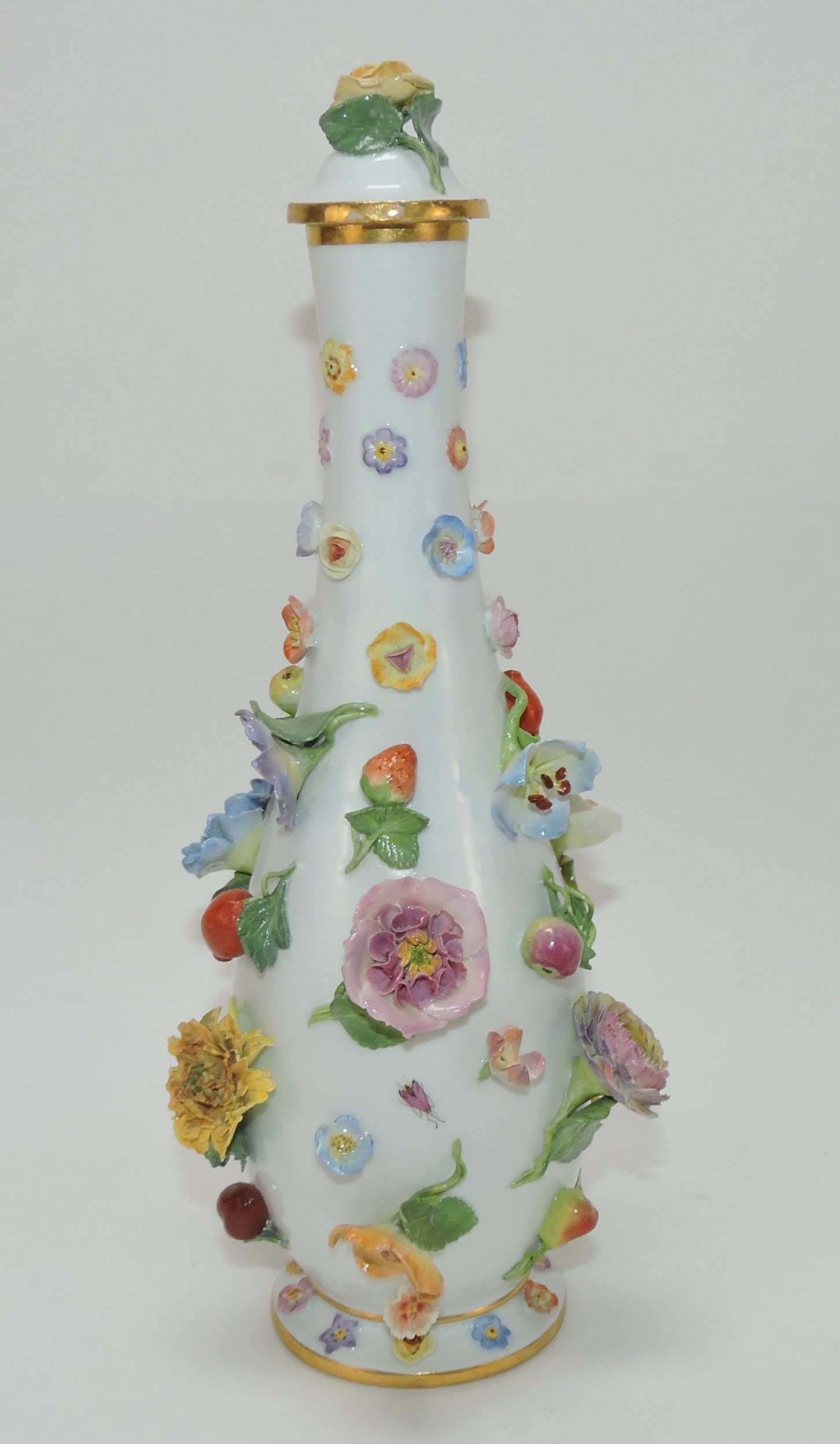 Meissen Botanical bottle with stopper (1 of 3)